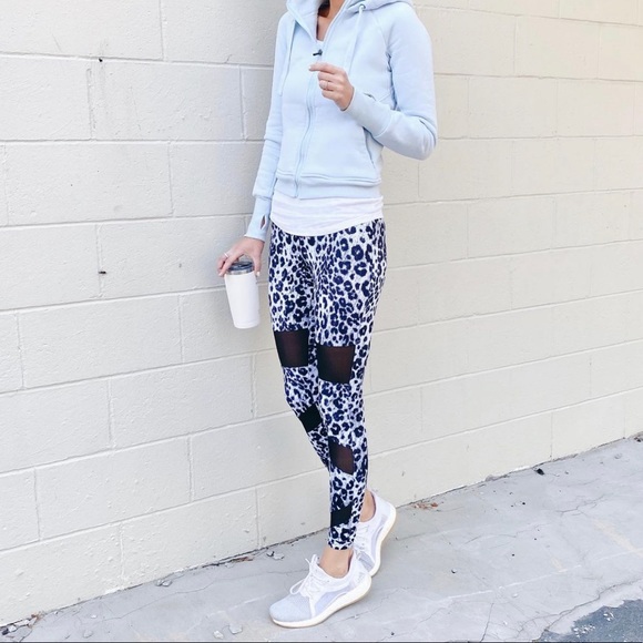 Nwt Recovery Wear Boutique snow leopard Leggings - Picture 2 of 6